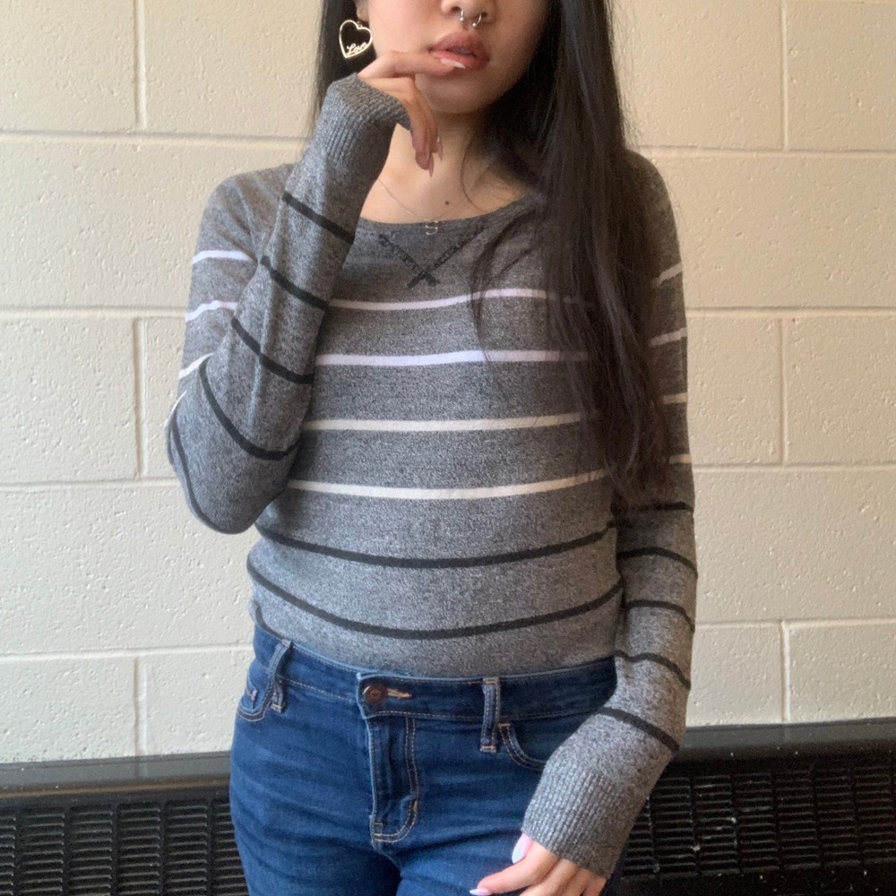 🦓 Striped White & Black Grey Sweater 🦓